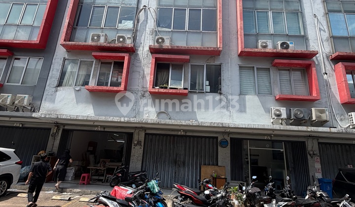 For Rent 4-Story City Square Business Shop House in West Jakarta 2