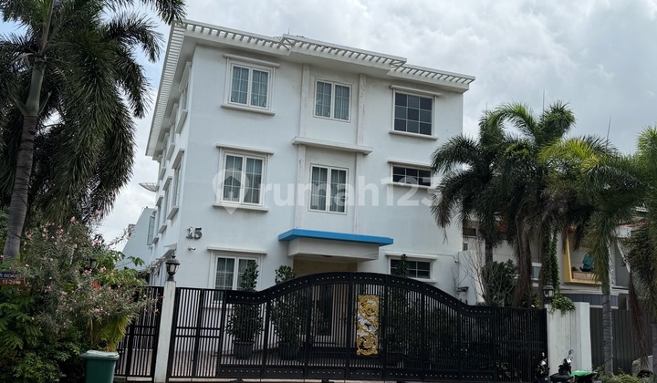 Dijual Lelang Rumah Mewah 3 Lantai di Kapuk Muara Jakarta Utara