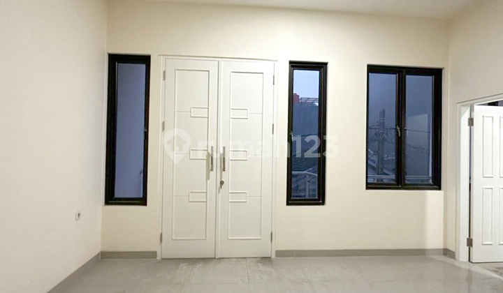 Rumah Baru 3 Lantai Taman Ratu 5x18 Jakarta Barat Rumah Baru 3 Lantai Taman Ratu 5x18 Jakarta Barat