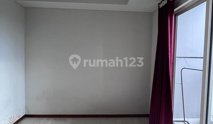 Affordable Rent Royal Mediterania Apartment Semi Furnished 2