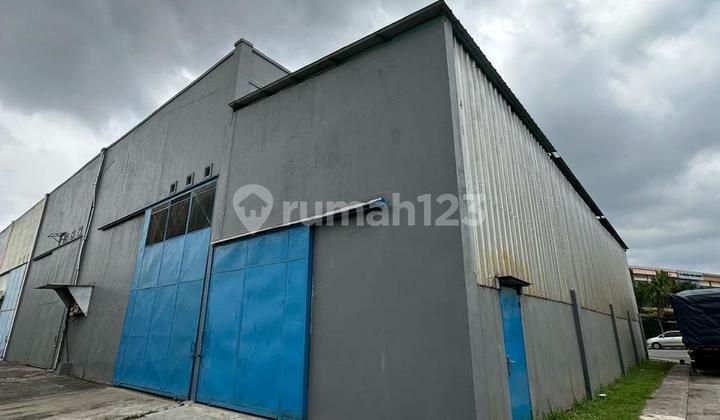For Rent  
Warehouse with Hook Position in Daan Mogot