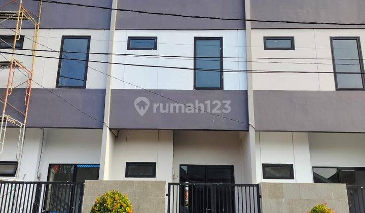 Ruko 3 Lt. Strategis Depan Toll Juanda Area Ramai  2