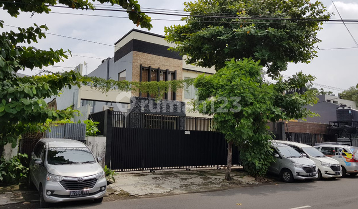 Gedung Kantor Sriwijaya Surabaya 2 Lantai Hadap Barat