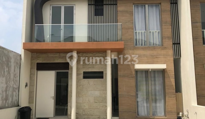 Rumah Greenland Residence Cluster Garbera Gresik 2 Lantai Hadap Utara