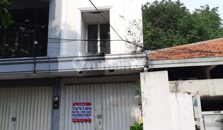 Ruko Jalan Biliton Surabaya 3 Lantai Hadap Timur
