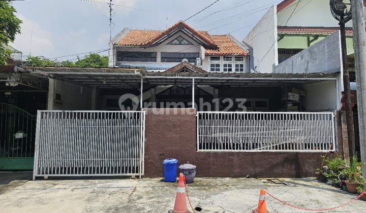 Single Row House Near Ciputra World, One Step to MayJen Sungkono