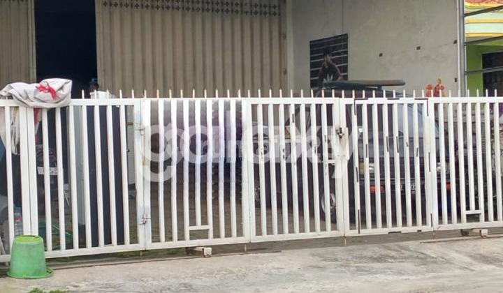 Two-story shop house on Kedamean Gresik Provincial Road, facing south. 1