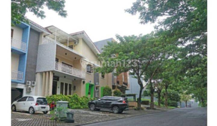 Rumah 4 Lantai Bagus Furnished HGB di East Wood Citraland, Surabaya 1