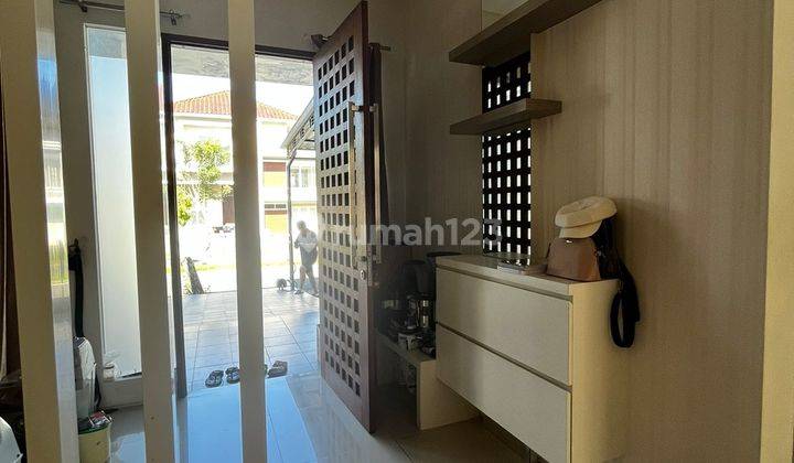 Rumah 2 Lantai Bagus Semi Furnished HGB di Palma Grandia, Surabaya 2