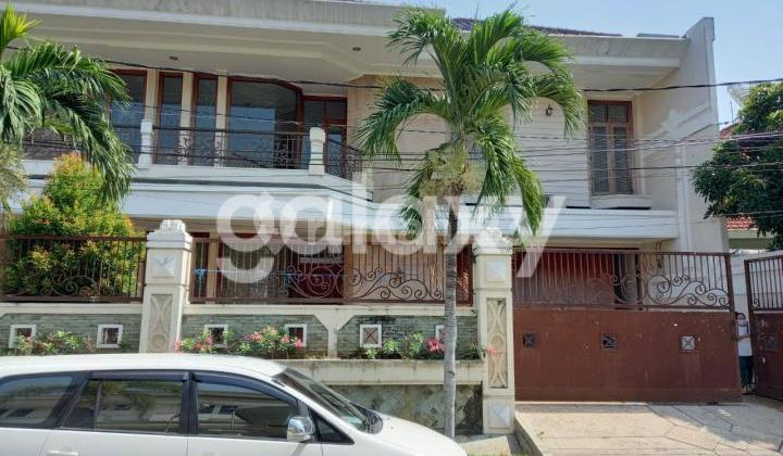 Seruni Street House, Genteng, Surabaya, 2 Floors, South-East Hook, Fully Furnished