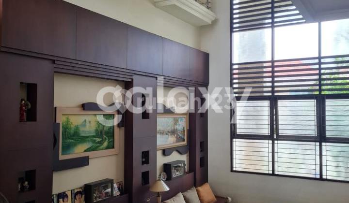 Rumah Sutorejo Prima Surabaya 2 Lantai Lokasi Strategis