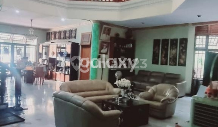 Rumah strategis dan nyaman , dengan perabotan kayu jati di kawasan Dharmahusada, nol jalan raya 2