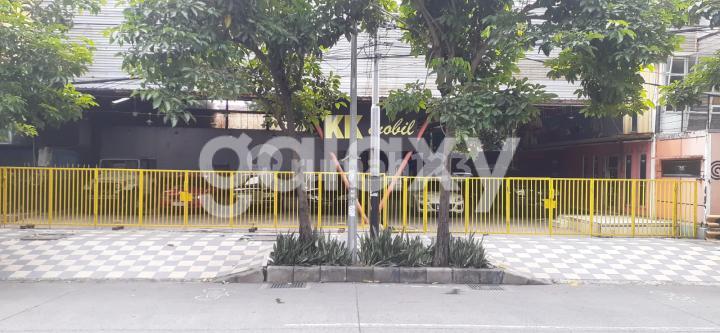 Showroom Jalan Raya Mayjend Sungkono Surabaya Lokasi Strategis 1