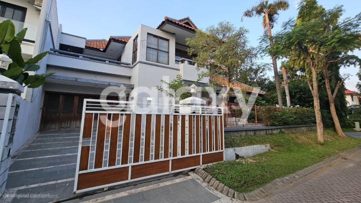 Rumah Graha Family Surabaya 2 Lantai HOOK Selatan Timur