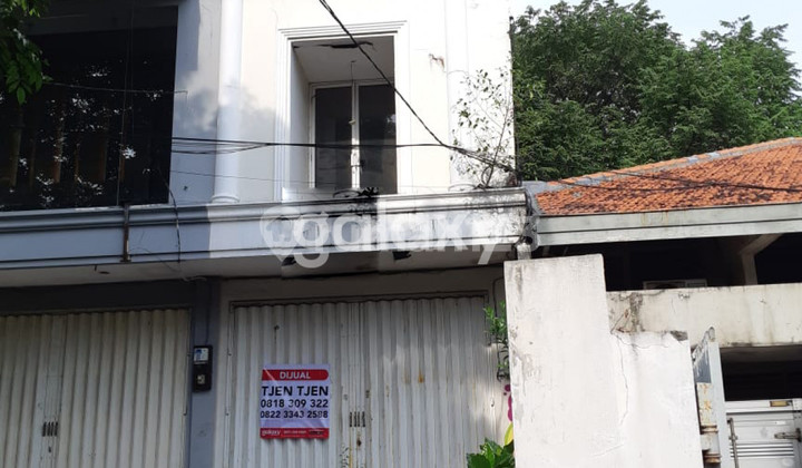 Ruko Jalan Biliton Surabaya 3 Lantai Hadap Timur
