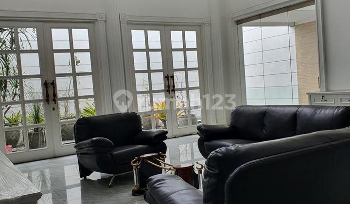 Dijual Rumah Hunian Classih Mewah Semi Furnished Siap Huni Lokasi di Singgasana Raya Bandung Dijual Rumah Hunian Classih Mewah Semi Furnished Siap Huni Lokasi di Singgasana Raya Bandung