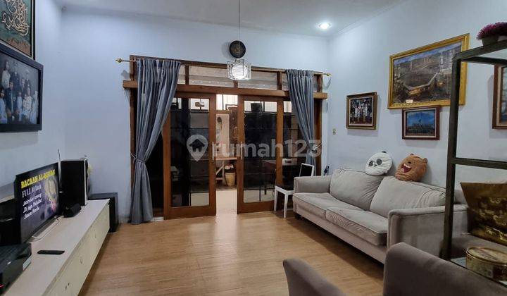 Dijual Rumah 2 Lantai Siap Huni Posisi Hook Lokasi Strategis di Singgasana Pradana Bandung 1