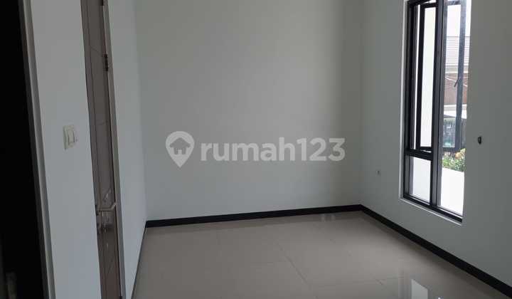 Disewakan Rumah 2 Lantai Terawat Siap Huni Lokasi Strategis di Taman Kopo Indah 5 Cluster Sherwood Bandung