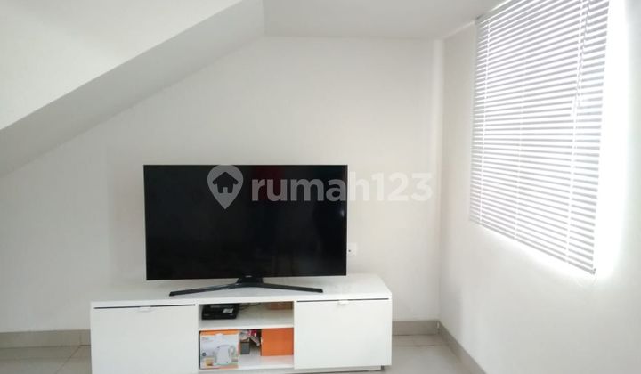 Disewakan Rumah Furnished Nyaman Asri Siap Huni Minimalis Lokasi di Summarecon Cluster Amanda Bandung