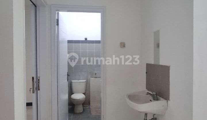 Dijual Rumah Nyaman dan Asri Siap Huni Lokasi di Kota Baru Parahyangan Bandung 2