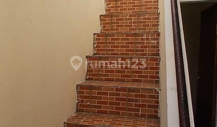 Disewakan Rumah 2 Lantai Siap Huni Lokasi Strategis di Batununggal Bandung 2