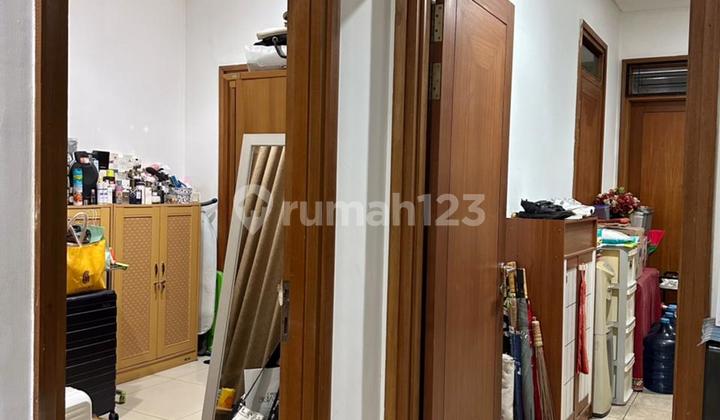 For Sale 3-Story Semi-Furnished House Ready to Occupy Location in Istana Pasteur Regency Complex, Bandung 2