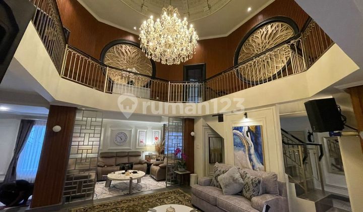 Dijual Rumah Mewah Bergaya Klasik Siap Huni Lokasi di Kawasan Elit Setiabudi Bandung