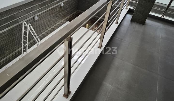 For Sale Comfortable Well-Maintained Ready-to-Occupy House Located in Batununggal, Bandung 2