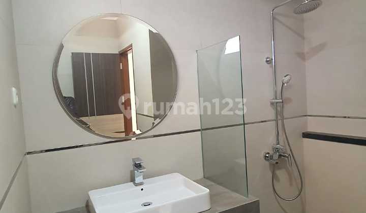 Dijual Rumah Deign Lux Baru Siap Huni Modern Minimalis Lokasi di Taman Holis Indah 1 Bandung 2