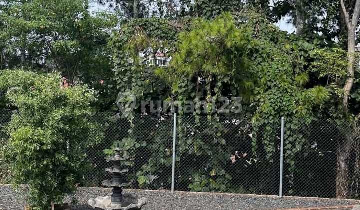 For Sale Hook House Ready to Live In Comfortable Well-Maintained Location in Setiabudi Regency Bandung 2