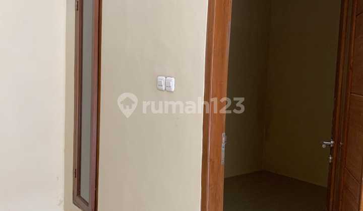 For Sale Comfortable Well-Maintained Ready-to-Occupy House in a Strategic Location at Almaas 3 Complex, Katapang, Bandung 2
