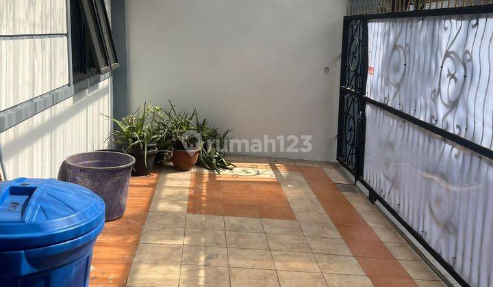 Dijual Rumah Kost 3 Lantai Siap Huni Nyaman Lokasi di Sayap Otista 2