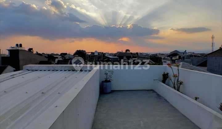 For Sale 3-Storey House Ready to Occupy Strategic Location in Cisaranten Arcamanik Bandung 2