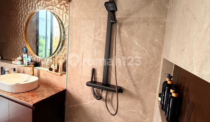 Dijual Rumah Baru Classic Modern Siap Huni Lokasi di Singgasana Pradana Bandung 2