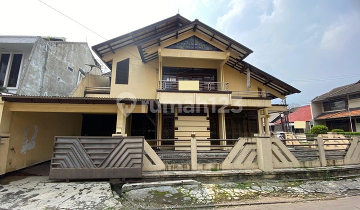 Dijual Rumah dengan Tanah Besar Lokasi Strategis di Komplek Muara Bandung 1
