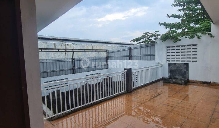 Ruko Dua Lantai Luas & Strategis Pinggir Jl.godean  2