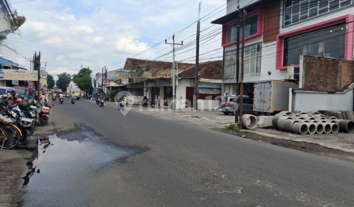 Two-Storey Strategic Spacious Shop House on Jl. Godean, Sleman