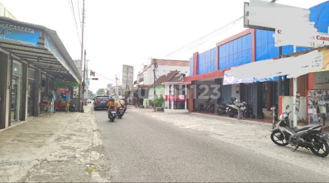Strategic Spacious Shop House Below Market Price on Jl. Gedong Kuning 2