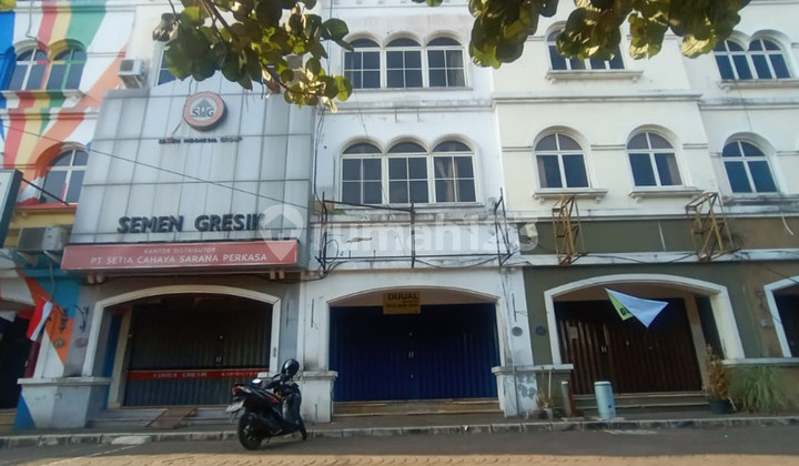 Ruko 3 Lantai Tempat Strategis Casa Grande Yogyakarta 