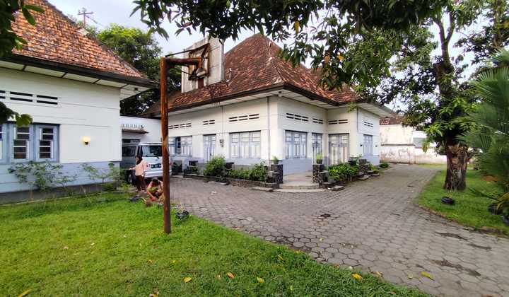 Rumah Gaya Kolonial 1547 Meter Persegi Diarea Wisata Kota Yogyakarta.