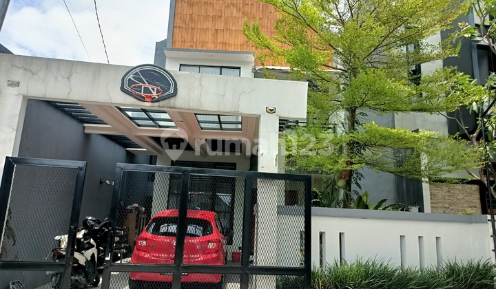 Rumah Modern Tropis di Arcamanik Endah Bonus Kolam Renang