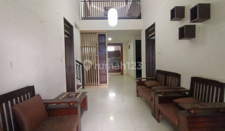 ruang tamu dijual rumah bagus di komplek