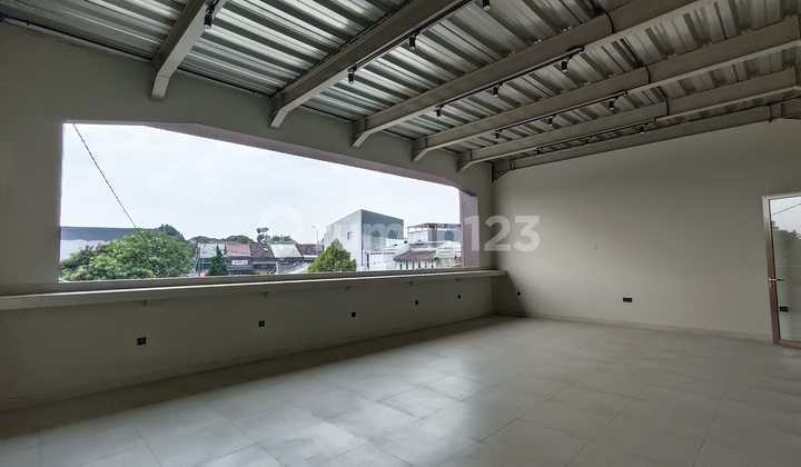 Beautiful 3-Story Shop House, Ready to Use in a Strategic Location in Cimahi City