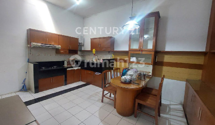 Rumah 2 Lantai di Komplek Perumahan Elite Setra Duta Kota Bandung