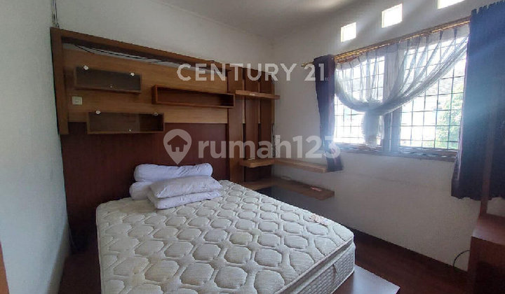 Rumah 2 Lantai di Komplek Perumahan Elite Setra Duta Kota Bandung 2