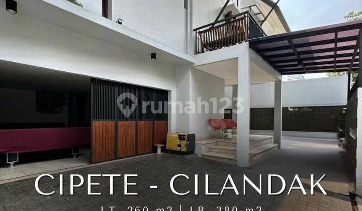 Strategic Tropical Modern House in Cipete Cilandak, South Jakarta Strategic Tropical Modern House in Cipete Cilandak, South Jakarta