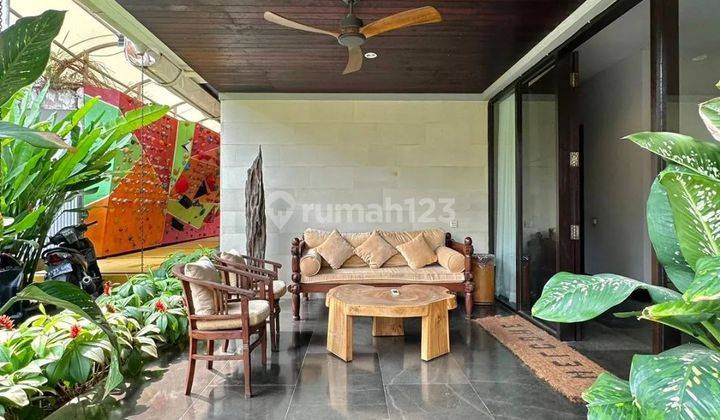 Dijual Rumah Design by Yori Antar Lahan Luas di Kemang Jakarta 2