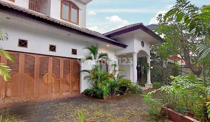 Turun Harga Dijual Rumah Ada Pool di Kemang Jakarta Selatan 2