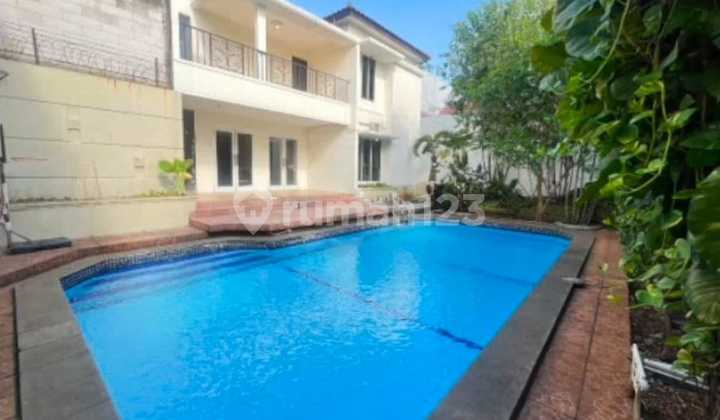 Rumah Siap Huni Ada Swimming Pool di Kemang Jakarta Selatan 2