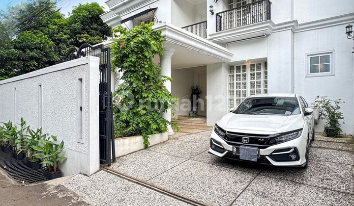 Rumah Terawat Ada Private Pool di Kebayoran Lama Jakarta Selatan 2